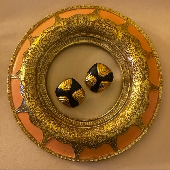 Modern Abstract Mob Wife VTG Clip On Earrings - Picture 3 of 10